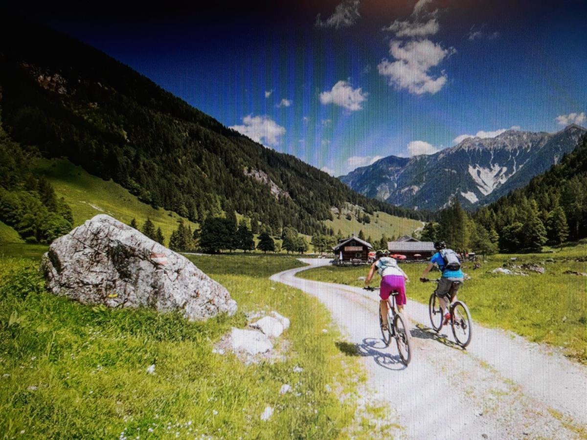 Haus Silvia Hotel Flachau Bagian luar foto